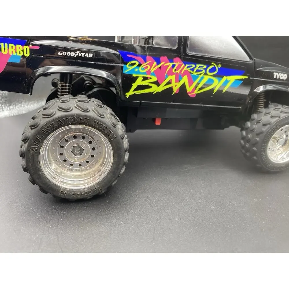 Vtg 90’s TYCO RC 9.6V Turbo Baja Bandit Truck / battery & 2 Chargers . Works !